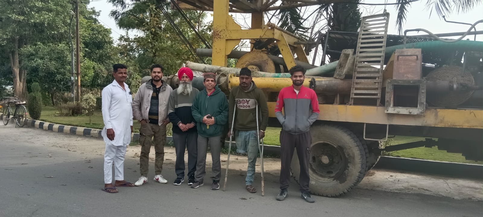 प्रधान अनुज आनंद के प्रयासों से अर्बन एस्टेट में लगी पानी की मोटर