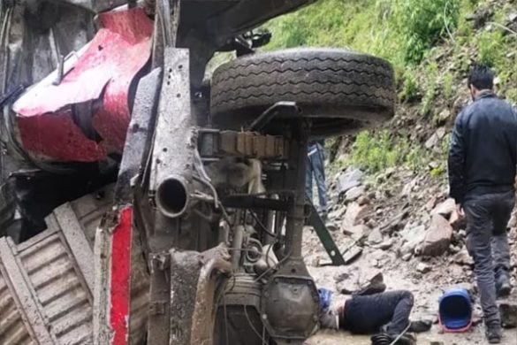 डैम पर काम कर रहे मजदूरों को ले जा रही गाड़ी पलटी, 6 की मौत- 3 गंभीर
