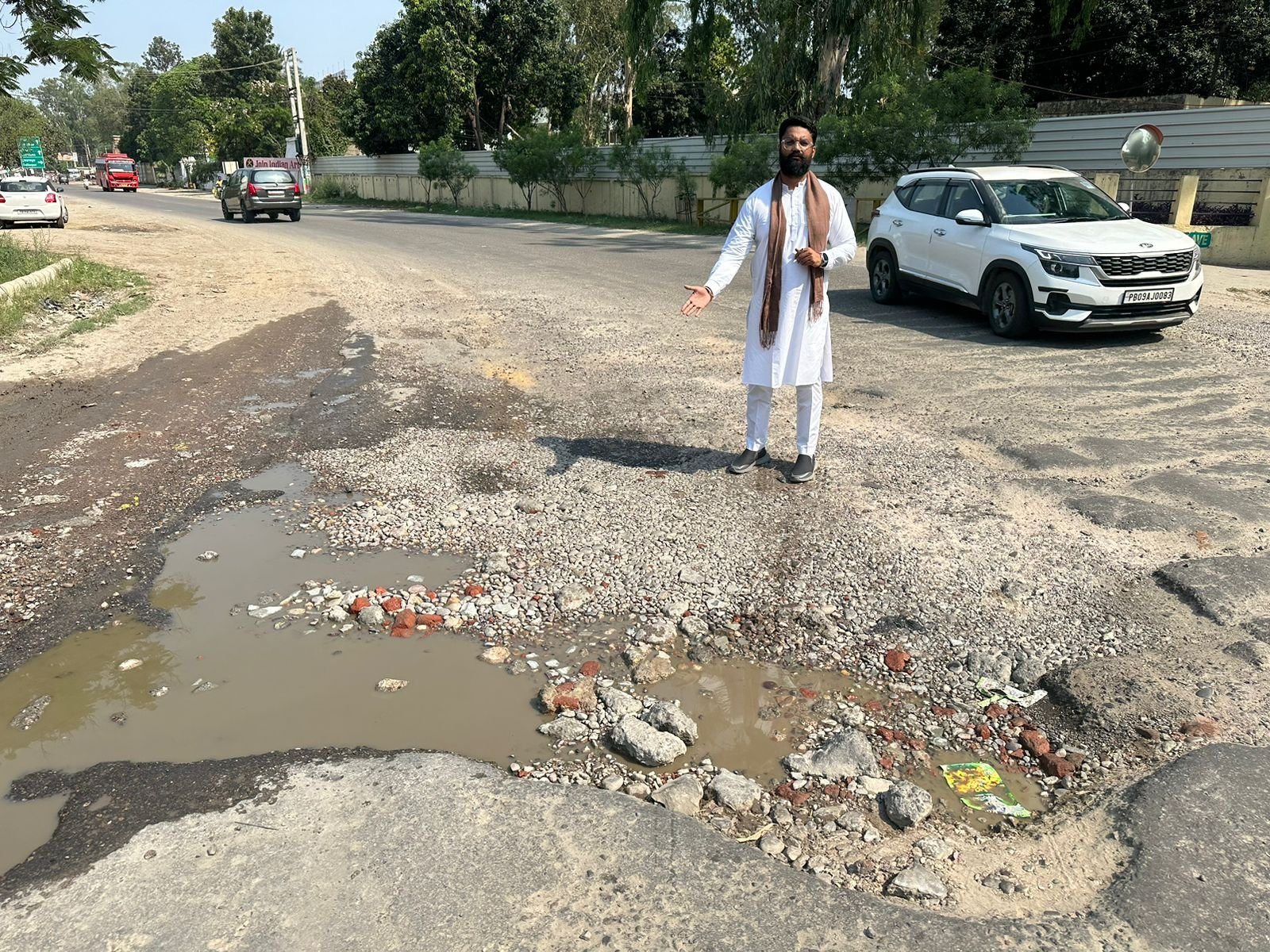 ਕਪੂਰਥਲਾ ਦੇ ਲੋਕਾਂ ਦੀ ਜਾਨ ਨਾਲ ਹੋ ਰਿਹਾ ਖਿਲਵਾੜ – ਅਵੀ ਰਾਜਪੂਤ ਕਪੂਰਥਲਾ ਦੇ ਲੋਕਾਂ ਦੀ ਜਾਨ ਨਾਲ ਹੋ ਰਿਹਾ ਖਿਲਵਾੜ – ਅਵੀ ਰਾਜਪੂਤ