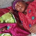 अस्पताल ने डिलीवरी से किया मना, गर्भवती ने बीच बाजार रिक्शे पर बच्चे को दिया जन्म