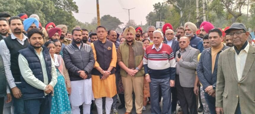 ਪੰਜਾਬ ਦੇ ਕੈਬਨਿਟ ਮੰਤਰੀ ਸ੍ਰੀ ਅਮਨ ਅਰੋੜਾ ਨੇ ਵਿਜੇ ਦਿਵਸ ਪਰੇਡ ਵਿੱਚ ਸਿਰਕਤ ਕਰਕੇ ਜ਼ਿਲ੍ਹਾ ਵਾਸੀਆਂ ਨੂੰ ਵਿਜੈ ਦਿਵਸ ਦੀ ਦਿੱਤੀ ਵਧਾਈ