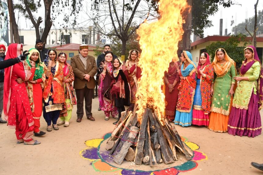 सेंट सोल्जर ग्रुप ऑफ इंस्टीट्यूशंस में मनाई गई बेटियों की लोहड़ी