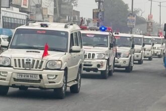 ਪੁਲਿਸ ਨੇ ਜ਼ਿਲ੍ਹੇ ਵਿੱਚ ਕਾਨੂੰਨ ਵਿਵਸਥਾ ਨੂੰ ਯਕੀਨੀ ਬਣਾਉਣ ਲਈ ਫਲੈਗ ਮਾਰਚ ਕੱਢਿਆ