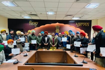 ਡਿਪਟੀ ਕਮਿਸ਼ਨਰ ਨੇ ਪਰਾਲੀ ਨੂੰ ਅੱਗ ਨਾ ਲਗਾਉਣ ਵਾਲੇ ਕਿਸਾਨਾਂ ਨੂੰ ਕੀਤਾ ਸਨਮਾਨਿਤ