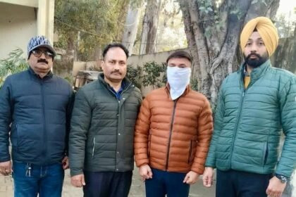 आई. डी. एफ. सी. बैंक का मैनेजर 40,000 रुपए रिश्वत लेता विजीलैंस द्वारा काबू