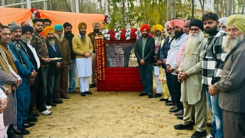 ਦਸੂਹਾ ਹਲਕੇ ਵਿਚ ਪੰਜਵੇਂ ਬਹੁਮੰਤਵੀ ਖੇਡ ਪਾਰਕ ਦਾ ਹੋਇਆ ਉਦਘਾਟਨ, ਵਿਧਾਇਕ ਘੁੰਮਣ ਨੇ ਦਸੂਹਾ ਦੇ ਪਿੰਡ ਬੰਗਾਲੀਪੁਰ ਵਿਚ ਨਵਾਂ ਬਣਿਆ ਖੇਡ ਮੈਦਾਨ ਲੋਕਾਂ ਨੂੰ ਕੀਤਾ ਸਮਰਪਿਤ