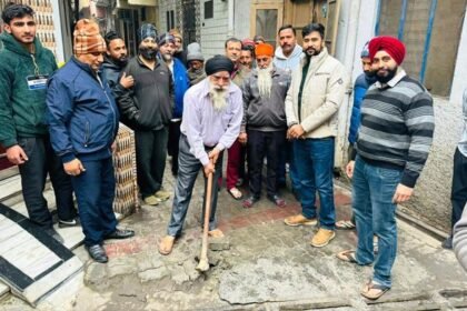 ਵਿਧਾਇਕ ਸ਼ੈਰੀ ਕਲਸੀ ਦੀ ਅਗਵਾਈ ਹੇਠ ਵਾਰਡ ਨੰਬਰ 41 ਵਿਖੇ ਸੀਵਰੇਜ਼ ਪਾਉਣ ਦਾ ਕੰਮ ਸ਼ੁਰੂ ਵਾਰਡ ਵਾਸੀਆਂ ਨੇ ਵਿਧਾਇਕ ਸ਼ੈਰੀ ਕਲਸੀ ਦਾ ਕੀਤਾ ਧੰਨਵਾਦ