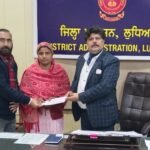 ਜ਼ਿਲ੍ਹਾ ਪ੍ਰਸ਼ਾਸ਼ਨ ਵਲੋਂ ਮ੍ਰਿਤਕ ਸੂਬੇਦਾਰ ਹਰਮਿੰਦਰ ਸਿੰਘ ਮੱਲ ਅਤੇ ਨਾਇਕ ਹਰਦੀਪ ਸਿੰਘ ਦੇ ਪਰਿਵਾਰ ਨੂੰ ਵਿੱਤੀ ਸਹਾਇਤਾ ਵਜੋਂ ਇੱਕ-ਇੱਕ ਲੱਖ ਰੁਪਏ ਦੀ ਰਾਸ਼ੀ ਪ੍ਰਦਾਨ