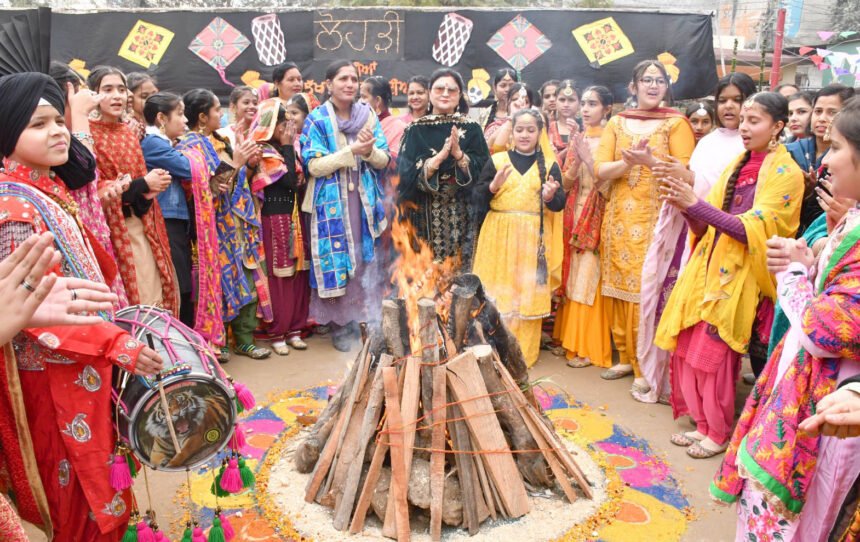 सेंट सोल्जर ग्रुप ऑफ इंस्टीटूशन्स में लोहड़ी के त्यौहार का जश्न शुरू