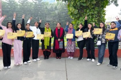 के.एम.वी. की छात्राओं ने नासिक, महाराष्ट्र में आयोजित नेशनल यूथ फेस्टिवल में सम्मानित हो विद्यालय को किया गौरवान्वित