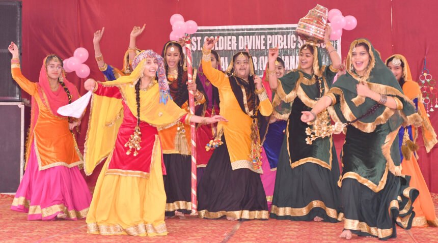 सेंट सोल्जर डिवाइन पब्लिक स्कूल जालंधर विहार में वार्षिक समारोह का किया गया आयोजन