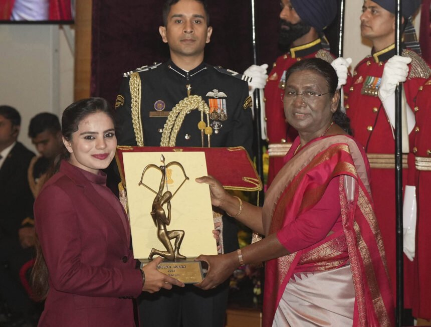 भारत की राष्ट्रपति द्वारा एलपीयू की छात्रा नसरीन शेख अर्जुन पुरस्कार से सम्मानित