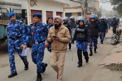 गणतंत्र दिवस समारोह से पहले कमिश्नरेट पुलिस ने बढ़ाई चौकसी,निकाला रैपिड एक्शन फोर्स के साथ फ्लैग मार्च