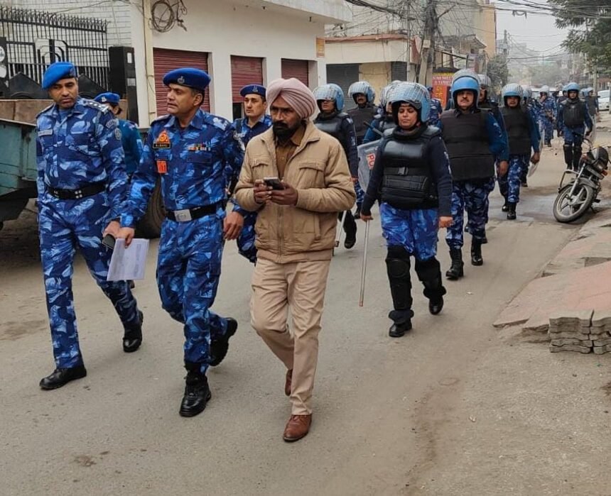 गणतंत्र दिवस समारोह से पहले कमिश्नरेट पुलिस ने बढ़ाई चौकसी,निकाला रैपिड एक्शन फोर्स के साथ फ्लैग मार्च