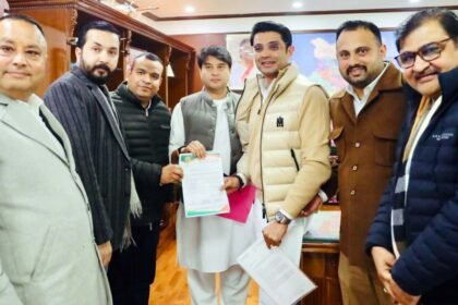 आदमपुर से बनारस के लिए उड़ान शुरू करवाने को लेकर केंद्रीय नागरिक उड्डयन मंत्री ज्योतिरादित्य सिंधिया से मिले भाजपा के राष्ट्रीय प्रवक्ता जयवीर शेरगिल