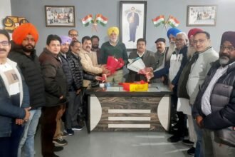 ਲੰਬਰਦਾਰ ਯੂਨੀਅਨ ਜਲੰਧਰ ਸਹਿਰੀ ਅਤੇ ਲੰਬੜਦਾਰ ਯੂਨੀਅਨ ਤਹਿਸੀਲ -2 ਵੱਲੋਂ ਨਵੇਂ ਆਏ ਸਬ ਰਜਿਸਟਰਾਰ-1 ਅਤੇ ਸਬ ਰਜਿਸਟਰਾਰ-2 ਦਾ ਕੀਤਾ ਗਿਆ ਸਵਾਗਤ