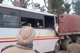 होशियारपुर में दर्दनाक हादसाः जालंधर से गुरदासपुर जा रही पंजाब पुलिस की बस ट्राले से टकराई, चार मुलाजिमों की मौत