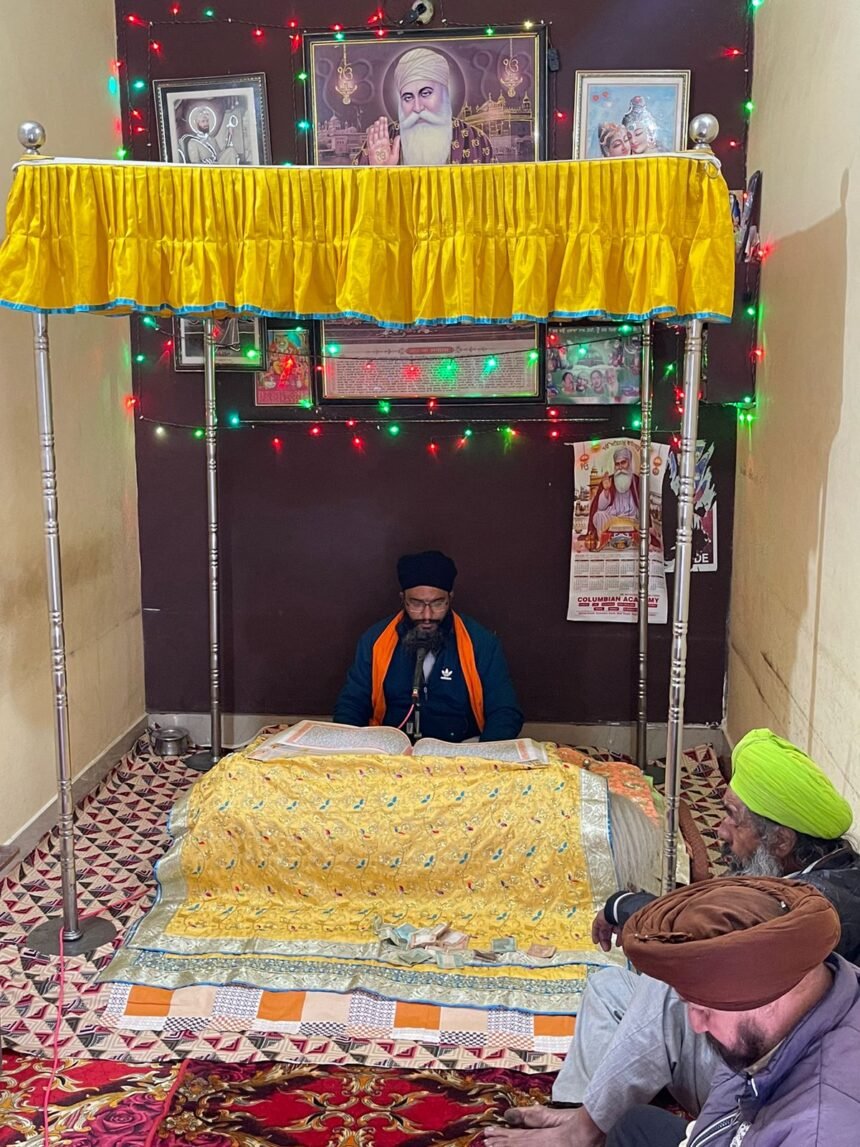 नए साल के मोके पर श्री सुखमणि साहिब जी का पाठ करवा कर गुरु महाराज जी का लिया आशीर्वाद