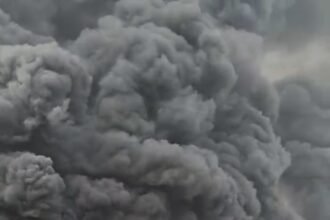 खन्ना में डीजल टैंकर में लगी भीषण आग, टायर फटने से हादसा, ड्राइवर-क्लीनर बाल-बाल बचे