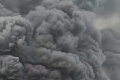 खन्ना में डीजल टैंकर में लगी भीषण आग, टायर फटने से हादसा, ड्राइवर-क्लीनर बाल-बाल बचे