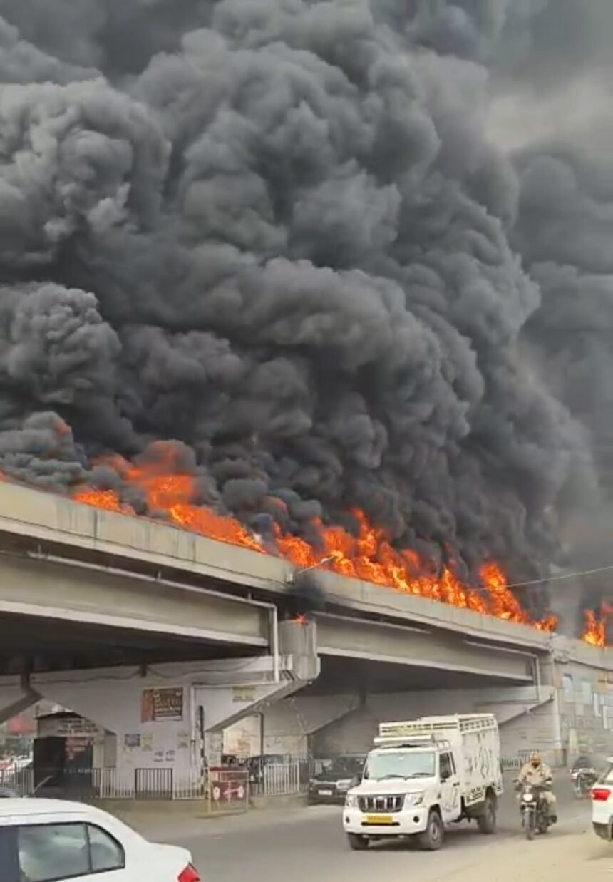 खन्ना में डीजल टैंकर में लगी भीषण आग, टायर फटने से हादसा, ड्राइवर-क्लीनर बाल-बाल बचे