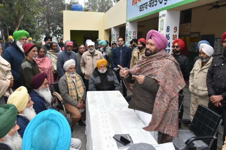 सरकार तुहाडे द्वार पहलकदमी अधीन 15 गांवों में लगाए कैंपों को मिली बढिया प्रतिक्रिया,कैबिनेट मंत्री बलकार सिंह ने लोगों की शिकायतों का मौके पर ही किया निपटारा