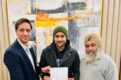 राज्यसभा सदस्य हरभजन सिंह ने हंसराज बैडमिंटन स्टेडियम को 15.60 लाख रुपये की ग्रांट दी