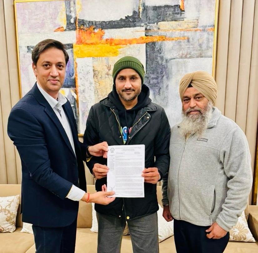 राज्यसभा सदस्य हरभजन सिंह ने हंसराज बैडमिंटन स्टेडियम को 15.60 लाख रुपये की ग्रांट दी राज्यसभा सदस्य हरभजन सिंह ने हंसराज बैडमिंटन स्टेडियम को 15.60 लाख रुपये की ग्रांट दी