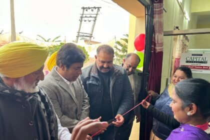 आदमपुर में पहल प्रोजेक्ट के तहत विद्यार्थियों की वर्दियां सिलने के प्रोजेक्ट का शुभारंभ किया