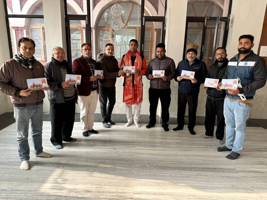 ਸ਼ਿਵ ਸੈਨਾ ਬਾਲਾ ਸਾਹਿਬ ਠਾਕਰੇ ਸ਼ਿੰਦੇ ਗਰੁੱਪ ਦੇ ਜ਼ਿਲ੍ਹਾ ਪ੍ਰਧਾਨ ਮੁਕੇਸ਼ ਕਸ਼ਯਪ ਨੂੰ ਦਿੱਤਾ ਸੱਦਾ ਪੱਤਰ