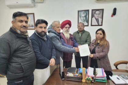 श्रीराम जन्मभूमि तीर्थक्षेत्र जिला कपूरथला के नगर संयोजक विकास बजाज ने नगर निगम कमीश्नर को सौंपा ज्ञापन