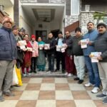 ਬਜਰੰਗ ਦਲ ਦੇ ਵਰਕਰਾਂ ਰਾਜੀਵ ਗਾਂਧੀ ਇਨਕਲੇਵ ਵਿਖੇ ਘਰ ਘਰ ਵੰਡੇ ਸੱਦਾ ਪੱਤਰ