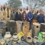 पुलिस ने 22000 लीटर लाहन तथा 200 लीटर अवैध शराब जब्त कर नष्ट की