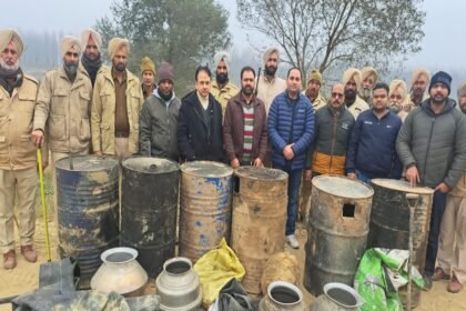 पुलिस ने 22000 लीटर लाहन तथा 200 लीटर अवैध शराब जब्त कर नष्ट की