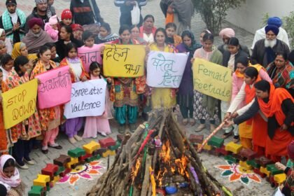 ਦਿਵਯ ਜਯੋਤੀ ਜਾਗ੍ਰਿਤੀ ਸੰਸਥਾਨ ਵੱਲੋਂ ਸਥਾਨਕ ਆਸ਼ਰਮ ਢਿਲਵਾਂ ਵਿਖੇ ਸੰਤੁਲਨ ਪ੍ਰੋਜੈਕਟ ਤਹਿਤ ਲੋਹੜੀ ਦਾ ਪ੍ਰੋਗਰਾਮ ਬੜੀ ਧੂਮਧਾਮ ਨਾਲ ਮਨਾਇਆ ਗਿਆ।