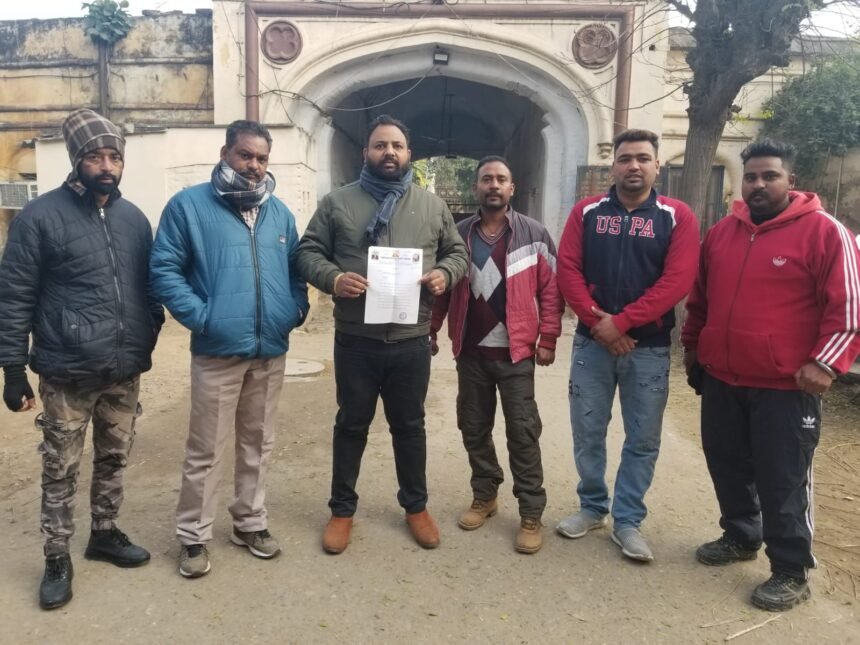 ਅੰਬੇਦਕਰ ਸੰਘਰਸ਼ ਪਾਰਟੀ ਪੰਜਾਬ ਵੱਲੋਂ ਡੀ.ਐਸ.ਪੀ. ਨੂੰ ਦਿੱਤਾ ਗਿਆ ਮੰਗ ਪੱਤਰ