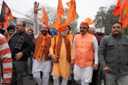 अयोध्या में श्री राम मंदिर प्राण प्रतिष्ठा के संबंध में निकाली गई विशाल राम जी की शोभायात्रा