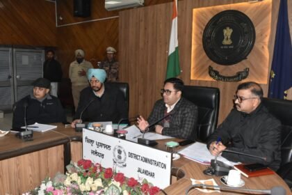 डिप्टी कमिश्नर ने लिया गणतंत्र दिवस संबंधी तैयारियों का जायजा लिया कहा गणतंत्र दिवस समारोह में वित्त मंत्री हरपाल सिंह चीमा फहराएंगे राष्ट्रीय तिरंगा