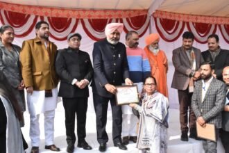वित्त मंत्री हरपाल सिंह चीमा ने गणतंत्र दिवस के मौके पर विभिन्न क्षेत्रों की मशहूर हस्तियों को सम्मानित किया