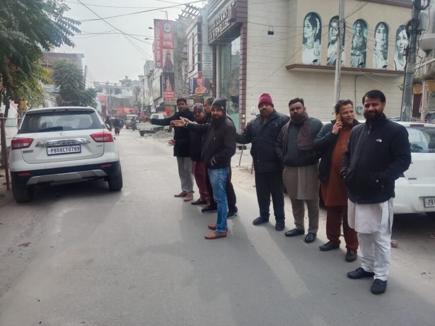 ਵਿਰਾਸਤੀ ਸ਼ਹਿਰ ਦੇ ਮੁੱਖ ਚੌਰਾਹਿਆਂ ਅਤੇ ਸੜਕਾਂ ਤੇ ਟ੍ਰੈਫਿਕ ਵਿਵਸਥਾ ਦਾ ਬੁਰਾ ਹਾਲ-ਸ਼ਿਵ ਸੈਨਾ