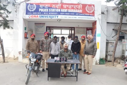 ਕਮਿਸ਼ਨਰੇਟ ਪੁਲਿਸ ਨੇ ਲੁੱਟਾਂ ਖੋਹਾਂ ਕਰਨ ਵਾਲੇ ਗਿਰੋਹ ਦਾ ਪਰਦਾਫਾਸ਼,10 ਮੋਬਾਈਲ ਫੋਨ, ਇਕ ਮੋਟਰਸਾਈਕਲ ਅਤੇ ਹਥਿਆਰ ਸਮੇਤ ਚਾਰ ਕਾਬੂ