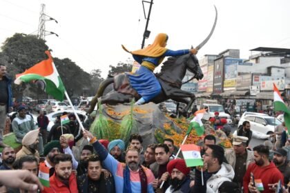 पंजाब की झांकियों का जालंधर में आगमन पर लोगों ने किया गर्मजोशी से स्वागत  सांसद ने झांकियों पर बरसाए फूल