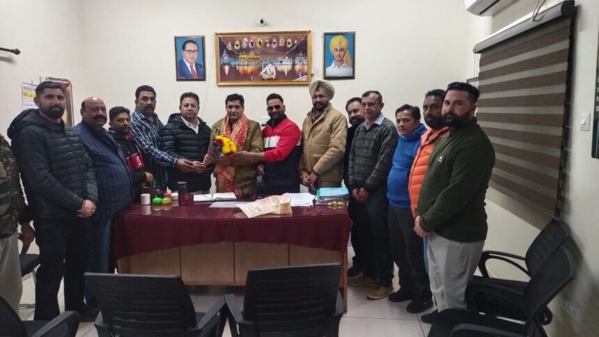 ਸ਼ਿਵ ਸੈਨਾ ਨੇ ਨਵ ਨਿਯੁਕਤ ਐਸਐਚਓ ਸੰਜੀਵਨ ਸਿੰਘ ਦਾ ਕੀਤਾ ਸਨਮਾਨ