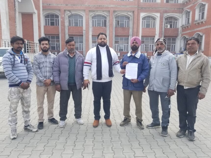 ਅੰਬੇਦਕਰ ਸੰਘਰਸ਼ ਪਾਰਟੀ ਨੇ ਇੱਕ ਮੰਗ ਪੱਤਰ ਐਸ.ਐਸ.ਪੀ. ਦੇ ਨਾਮ ਤੇ ਡੀ.ਐਸ.ਪੀ. (ਡੀ) ਨੂੰ ਦਿੱਤਾ ਅੰਬੇਦਕਰ ਸੰਘਰਸ਼ ਪਾਰਟੀ ਨੇ ਇੱਕ ਮੰਗ ਪੱਤਰ ਐਸ.ਐਸ.ਪੀ. ਦੇ ਨਾਮ ਤੇ ਡੀ.ਐਸ.ਪੀ. (ਡੀ) ਨੂੰ ਦਿੱਤਾ