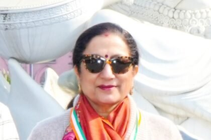 प्रो. अतिमा शर्मा द्विवेदी, प्रिंसिपल, के.एम.वी. ज़िला स्तरीय गणतंत्र दिवस समारोह के दौरान सम्मानित