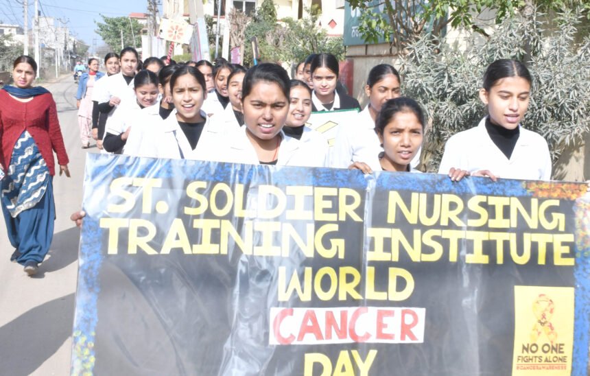 सेंट सोल्जर नर्सिंग ट्रेनिंग इंस्टीट्यूट ने कैंसर जागरूकता रैली निकाली
