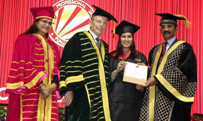 एलपीयू के11वें दीक्षांत समारोह में ऑस्ट्रेलियाई के पूर्व प्रधान मंत्री माननीय टोनी एबॉट मुख्य अतिथि रहे