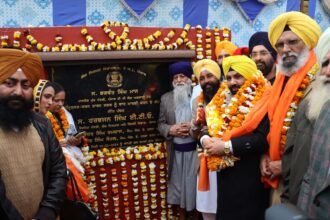 ਪੁਰਾਣੀ ਅੰਮ੍ਰਿਤਸਰ-ਤਰਨਤਾਰਨ ਸੜਕ ਨੂੰ ਚਾਰ ਮਾਰਗੀ ਕਰਨ ਲਈ ਕੈਬਿਨੇਟ ਮੰਤਰੀ ਹਰਭਜਨ ਸਿੰਘ ਈ.ਟੀ.ਓ ਨੇ ਰੱਖਿਆ ਨੀਂਹ ਪੱਥਰ