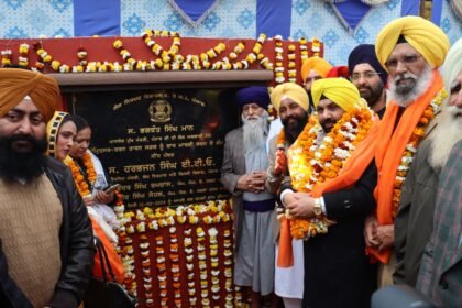 ਪੁਰਾਣੀ ਅੰਮ੍ਰਿਤਸਰ-ਤਰਨਤਾਰਨ ਸੜਕ ਨੂੰ ਚਾਰ ਮਾਰਗੀ ਕਰਨ ਲਈ ਕੈਬਿਨੇਟ ਮੰਤਰੀ ਹਰਭਜਨ ਸਿੰਘ ਈ.ਟੀ.ਓ ਨੇ ਰੱਖਿਆ ਨੀਂਹ ਪੱਥਰ