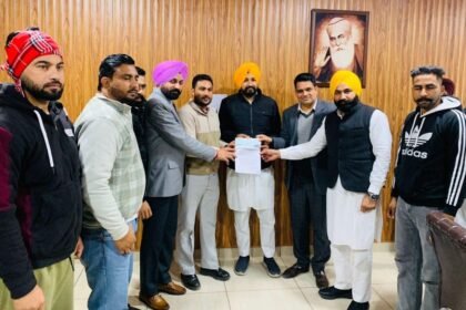 ਚੇਅਰਮੈਨ ਜ਼ਿਲ੍ਹਾ ਯੋਜਨਾ ਬੋਰਡ  ਵੱਲੋਂ 12 ਯੂਥ ਕਲੱਬਾਂ ਨੂੰ ਖੇਡਾਂ ਦੇ ਸਮਾਨ ਦੀ ਖਰੀਦ ਲਈ 4 ਲੱਖ ਰੁਪਏ ਦੀ ਵਿੱਤੀ ਸਹਾਇਤਾ ਪ੍ਰਦਾਨ